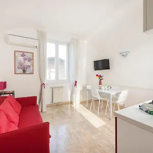  Apartamento Between Termini & Colosseo Italia